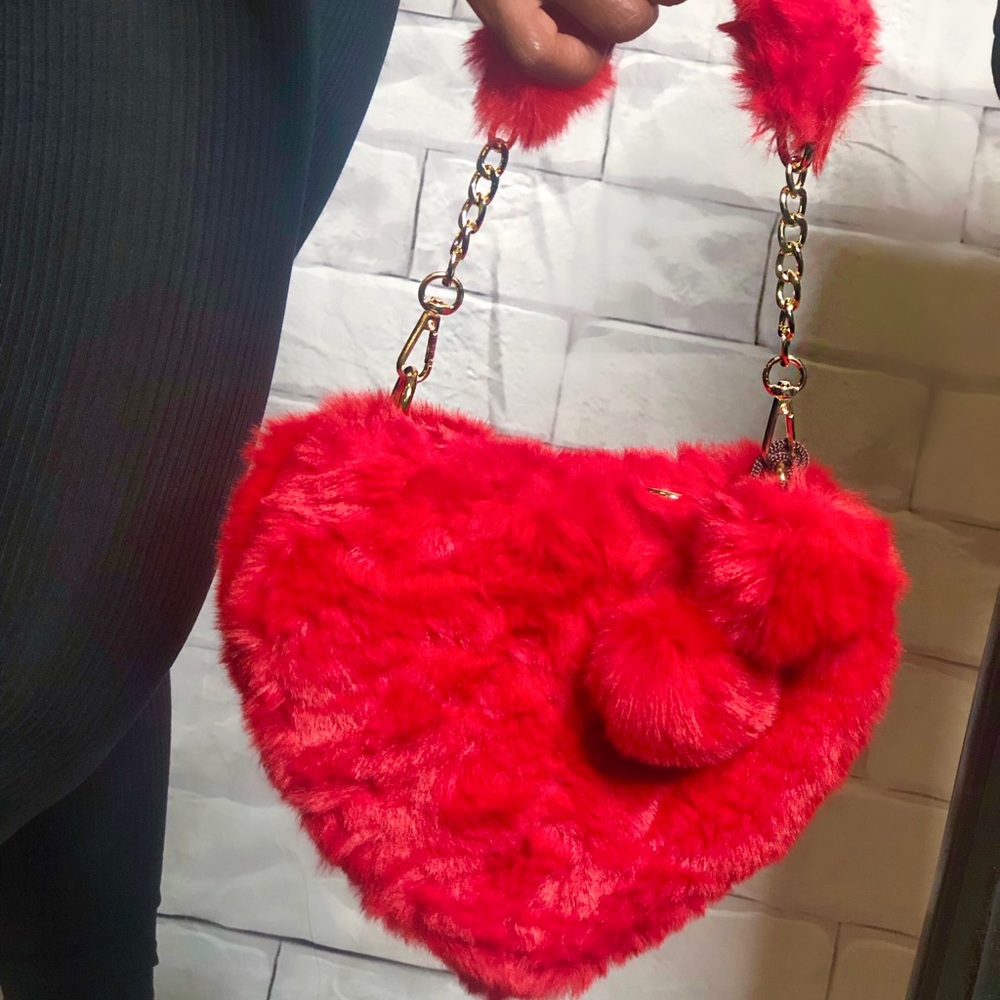 Fur Heart - Red